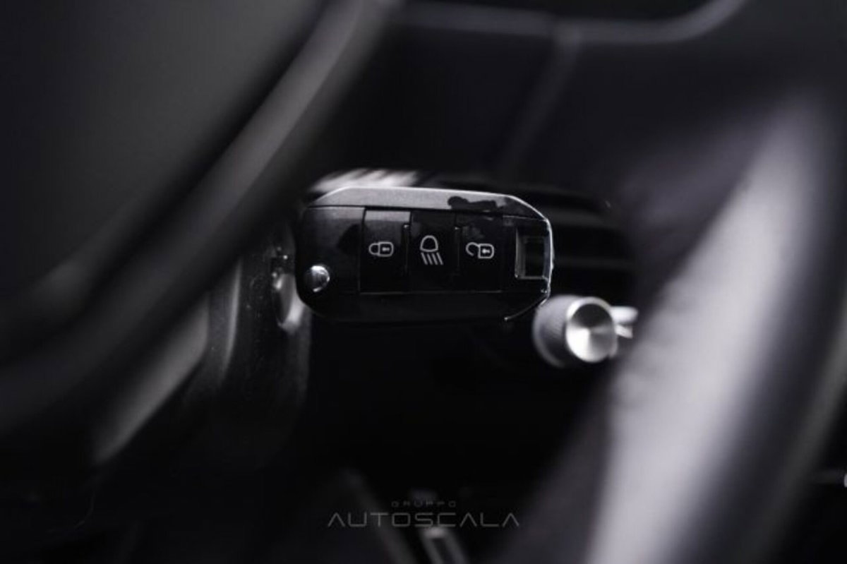 Peugeot 208 1.2 puretech Active s&s 75cv (17)