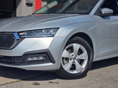 Skoda Octavia Station Wagon 2.0 TDI EVO SCR DSG Wagon Executive (18)
