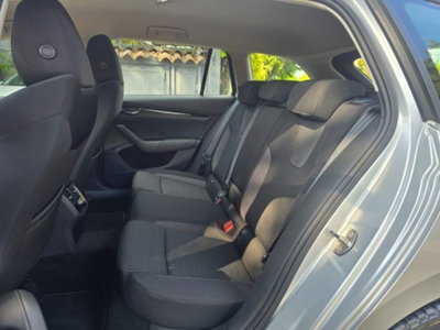 Skoda Octavia Station Wagon 2.0 TDI EVO SCR DSG Wagon Executive (7)