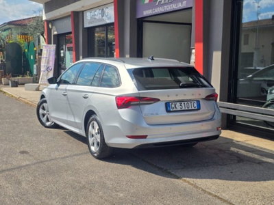 Skoda Octavia Station Wagon 2.0 TDI EVO SCR DSG Wagon Executive (8)