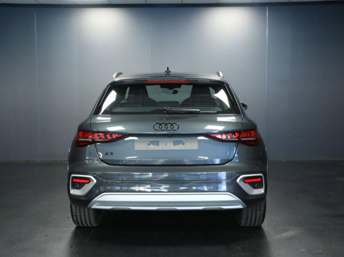 Audi A3 allstreet 2.0 tdi Identity Contrast 150cv s-tronic (4)