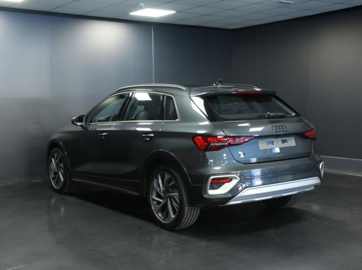 Audi A3 allstreet 2.0 tdi Identity Contrast 150cv s-tronic (5)