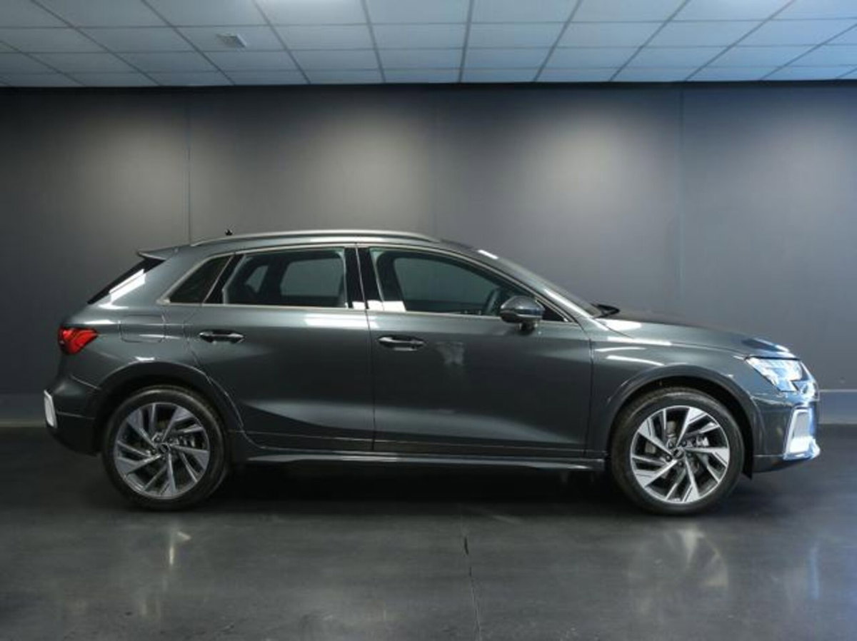 Audi A3 allstreet 2.0 tdi Identity Contrast 150cv s-tronic (7)