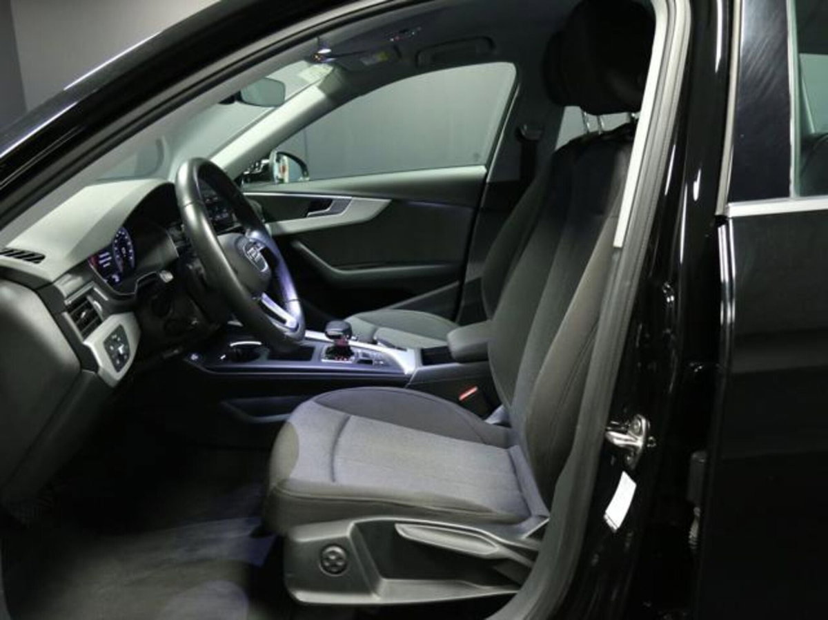 Audi A4 Avant 30 TDI/136 CV S tronic Business Advanced (10)