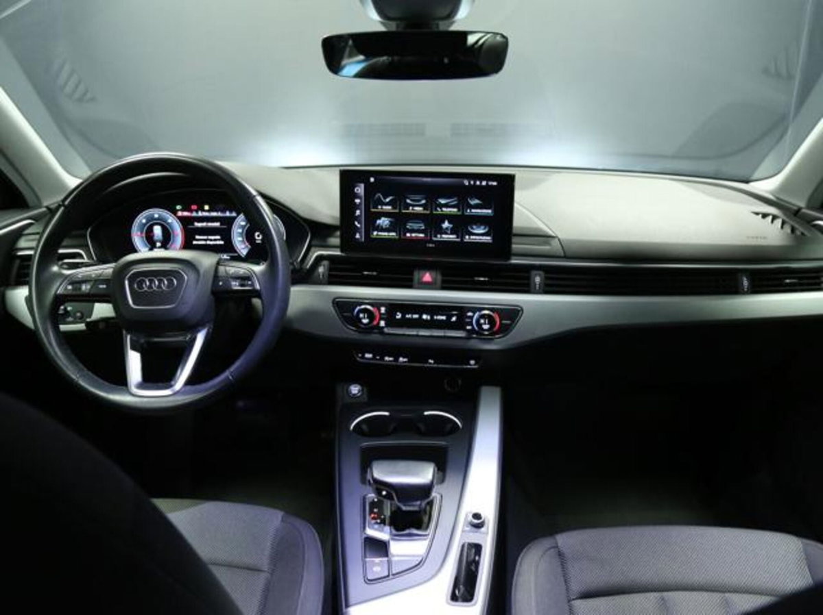 Audi A4 Avant 30 TDI/136 CV S tronic Business Advanced (13)