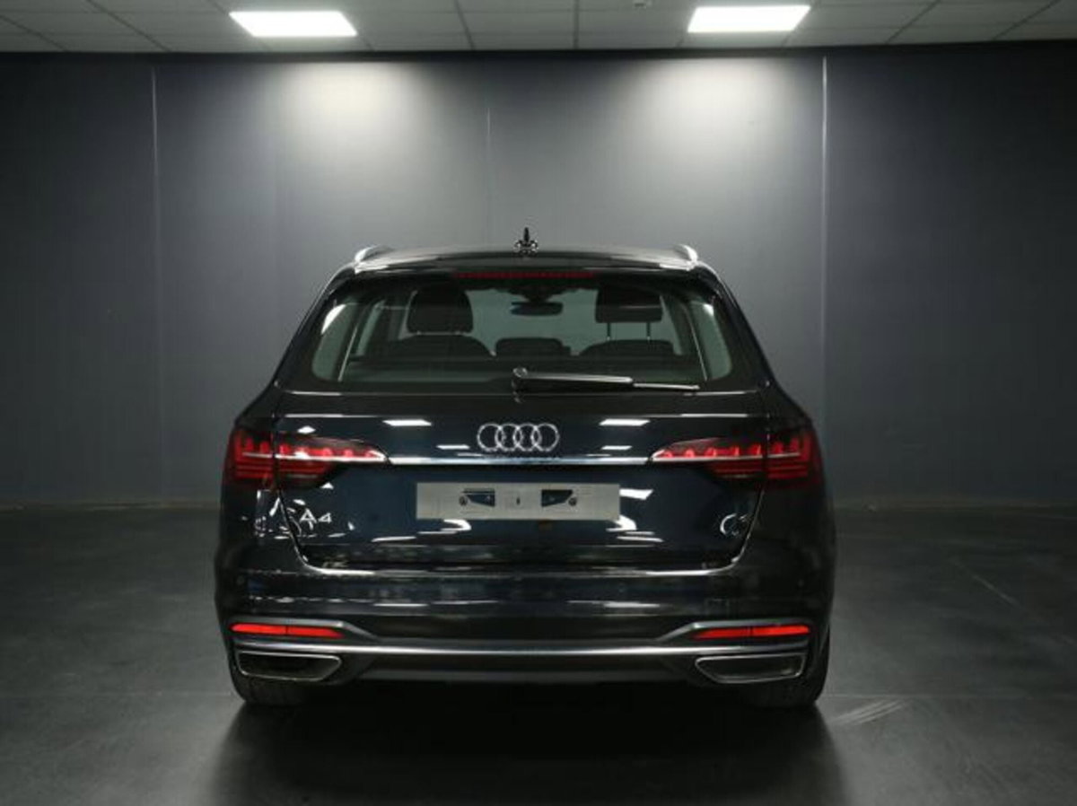 Audi A4 Avant 30 TDI/136 CV S tronic Business Advanced (4)