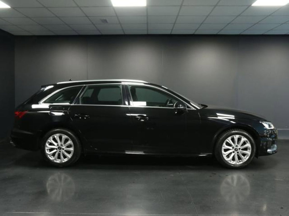 Audi A4 Avant 30 TDI/136 CV S tronic Business Advanced (7)