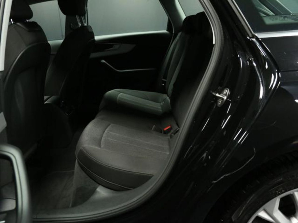 Audi A4 Avant 30 TDI/136 CV S tronic Business Advanced (9)