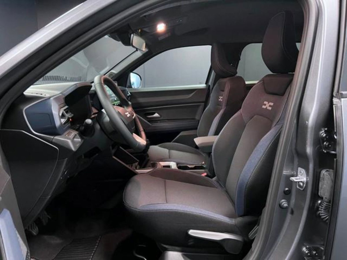 Dacia Duster 1.2 mild hybrid Journey 130cv (8)