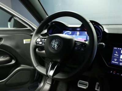 Alfa Romeo Junior 1.2 ibrida Q4 Ti 145cv edct6 (12)
