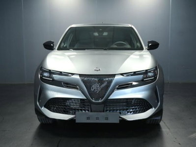 Alfa Romeo Junior 1.2 ibrida Q4 Ti 145cv edct6 (2)
