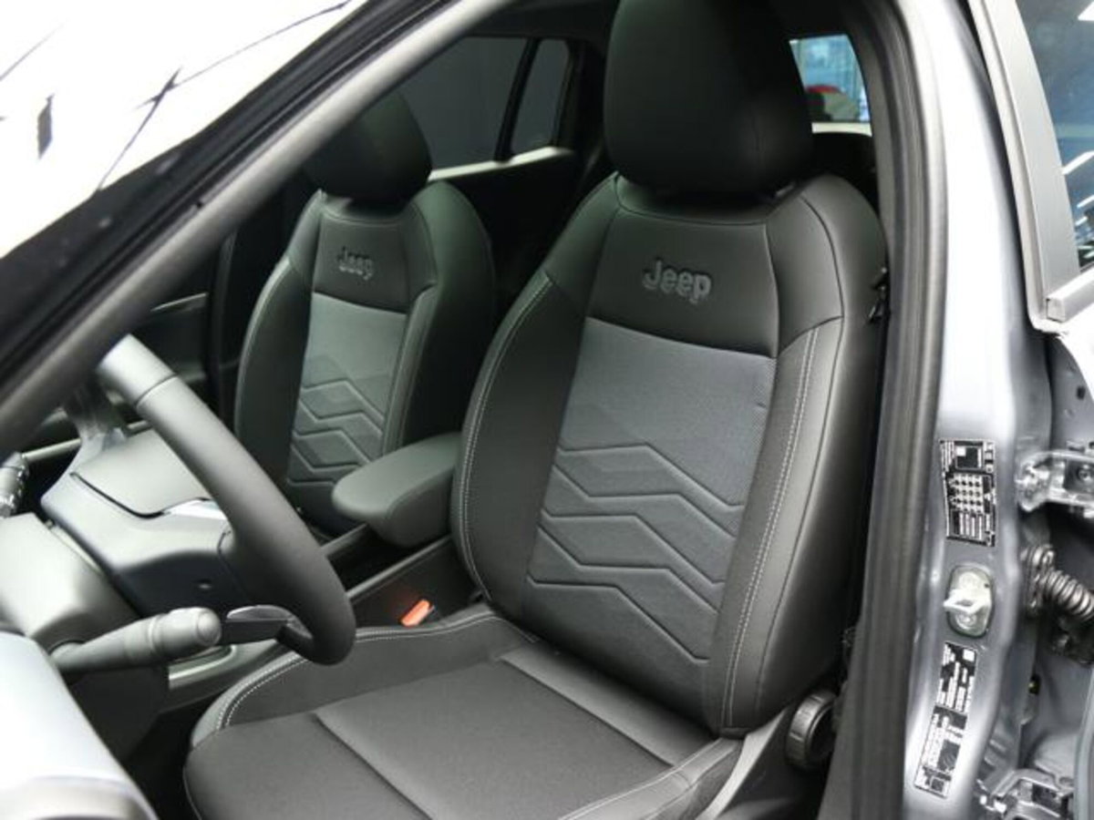 Jeep Avenger 1.2 turbo Summit fwd 100cv (10)