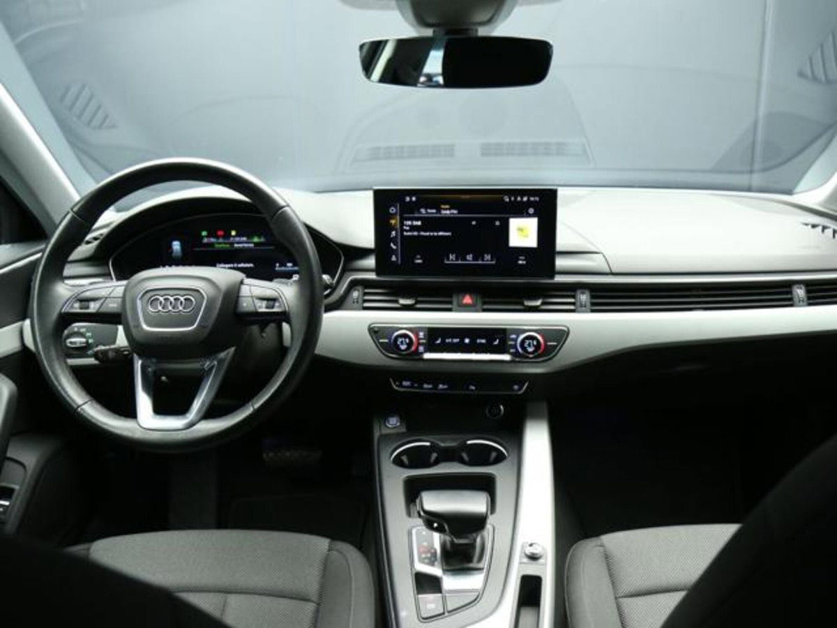 Audi A4 Avant 30 TDI/136 CV S tronic Business Advanced (11)