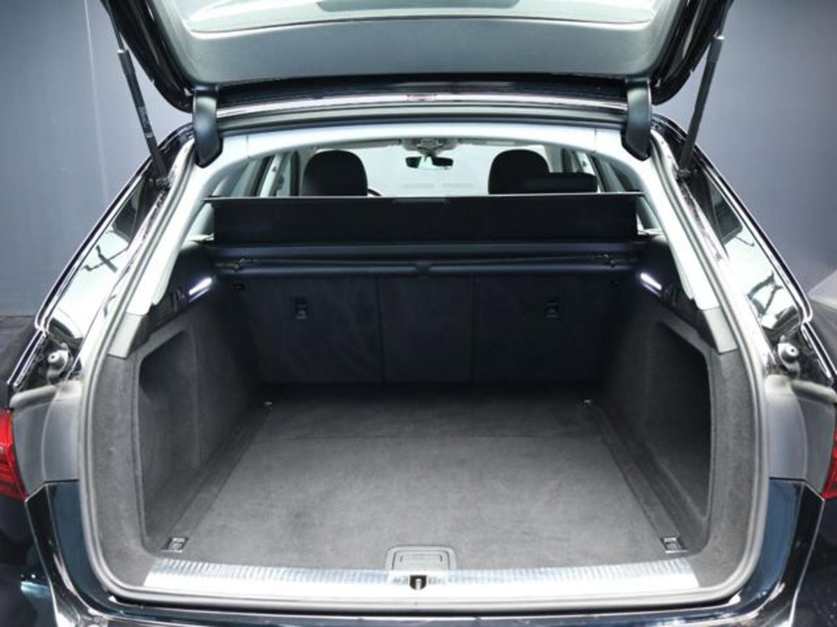 Audi A4 Avant 30 TDI/136 CV S tronic Business Advanced (7)