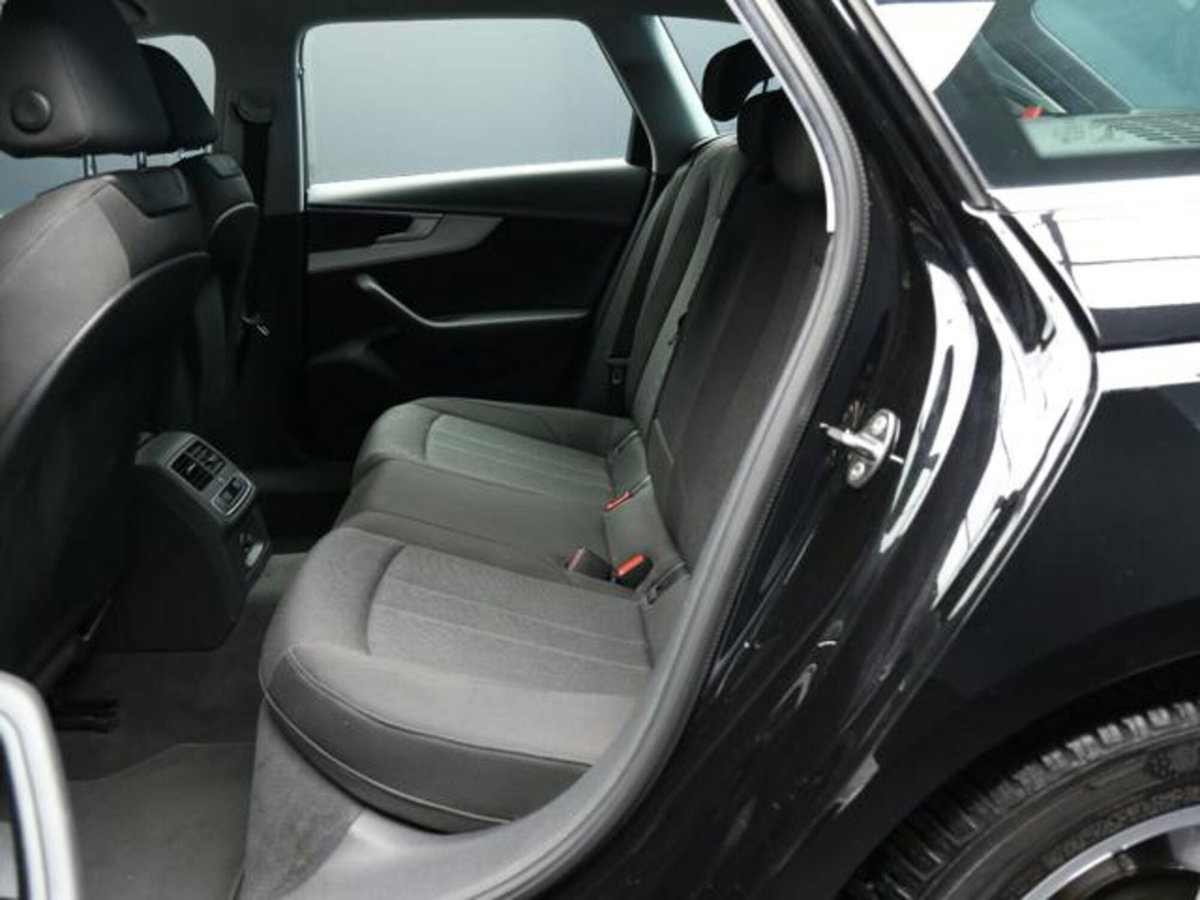 Audi A4 Avant 30 TDI/136 CV S tronic Business Advanced (8)