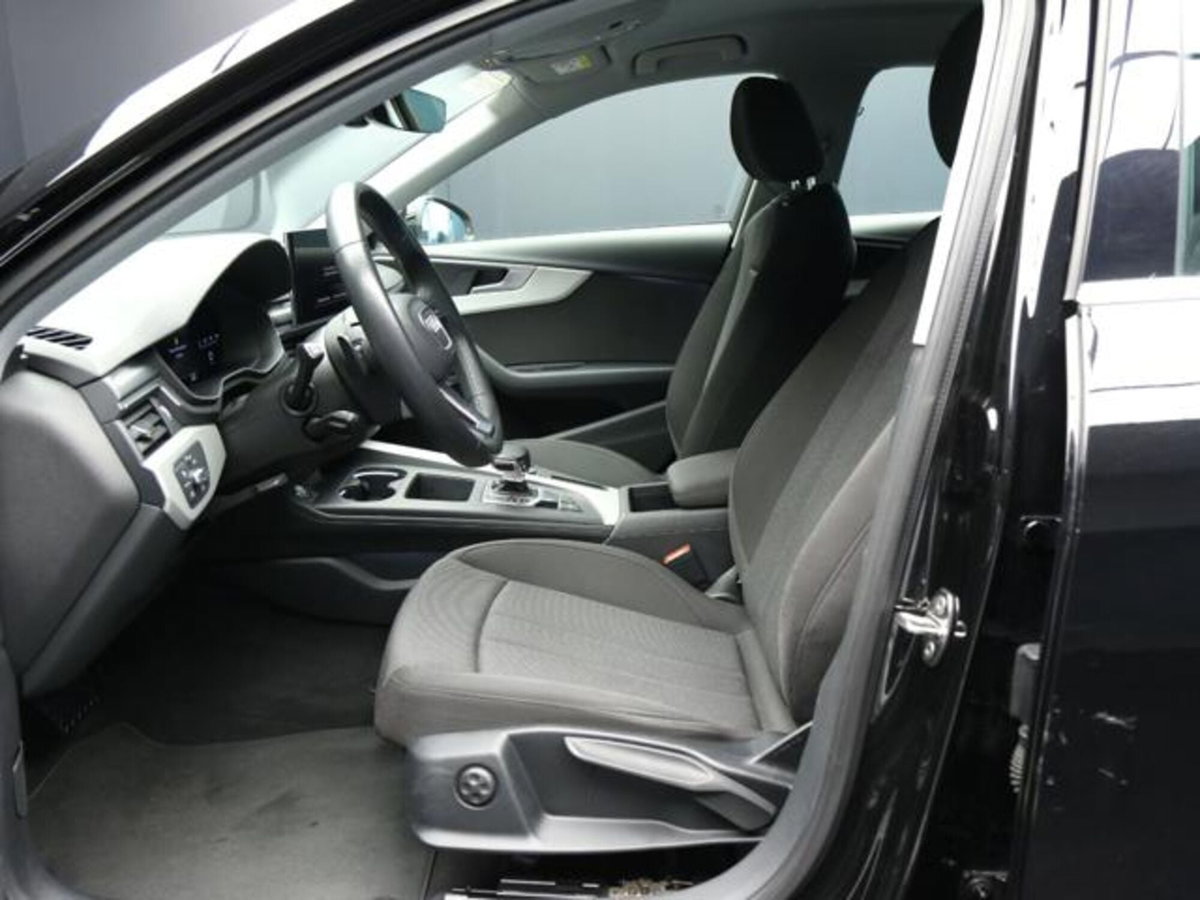 Audi A4 Avant 30 TDI/136 CV S tronic Business Advanced (9)