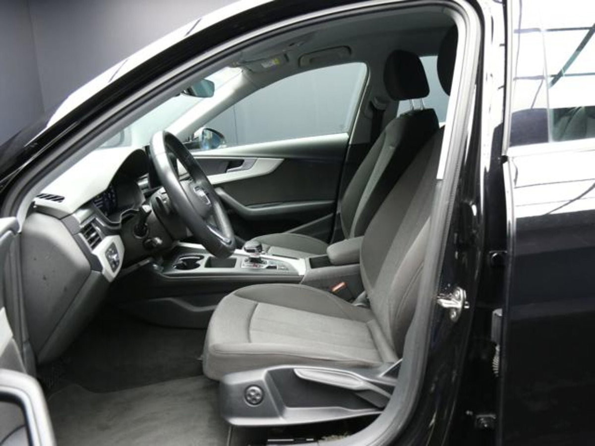 Audi A4 Avant 30 TDI/136 CV S tronic Business Advanced (10)