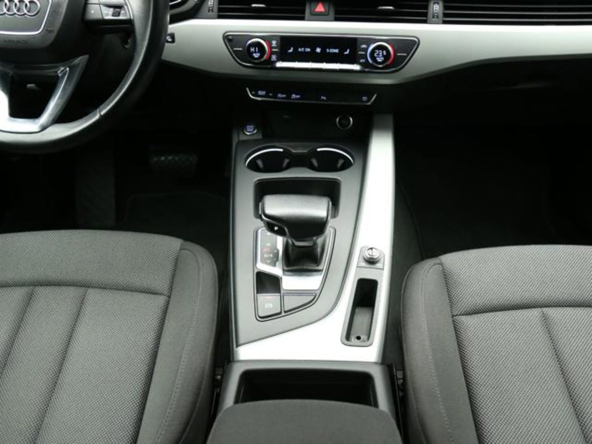 Audi A4 Avant 30 TDI/136 CV S tronic Business Advanced (12)