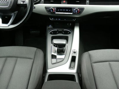 Audi A4 Avant 30 TDI/136 CV S tronic Business Advanced (12)