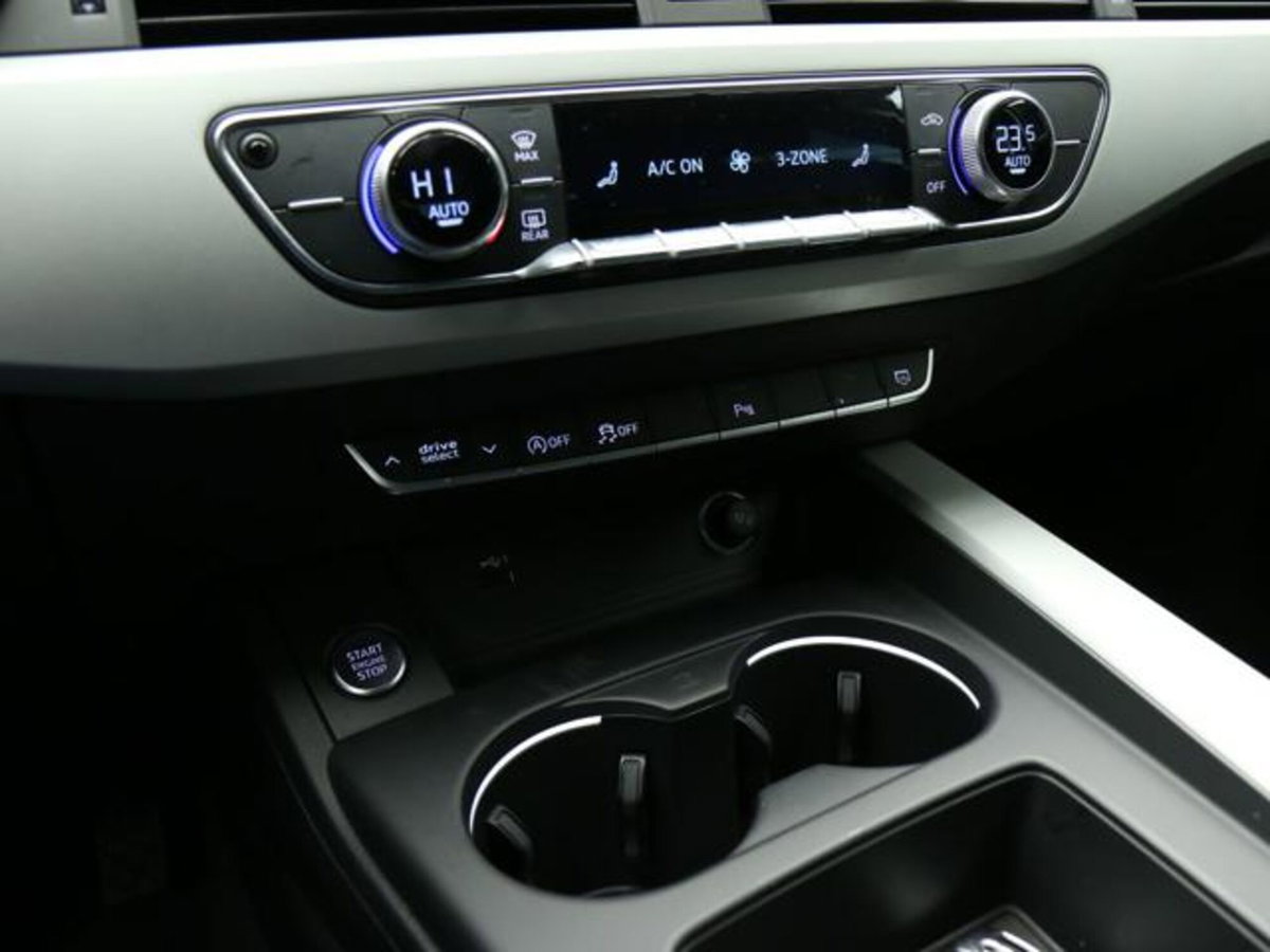 Audi A4 Avant 30 TDI/136 CV S tronic Business Advanced (13)