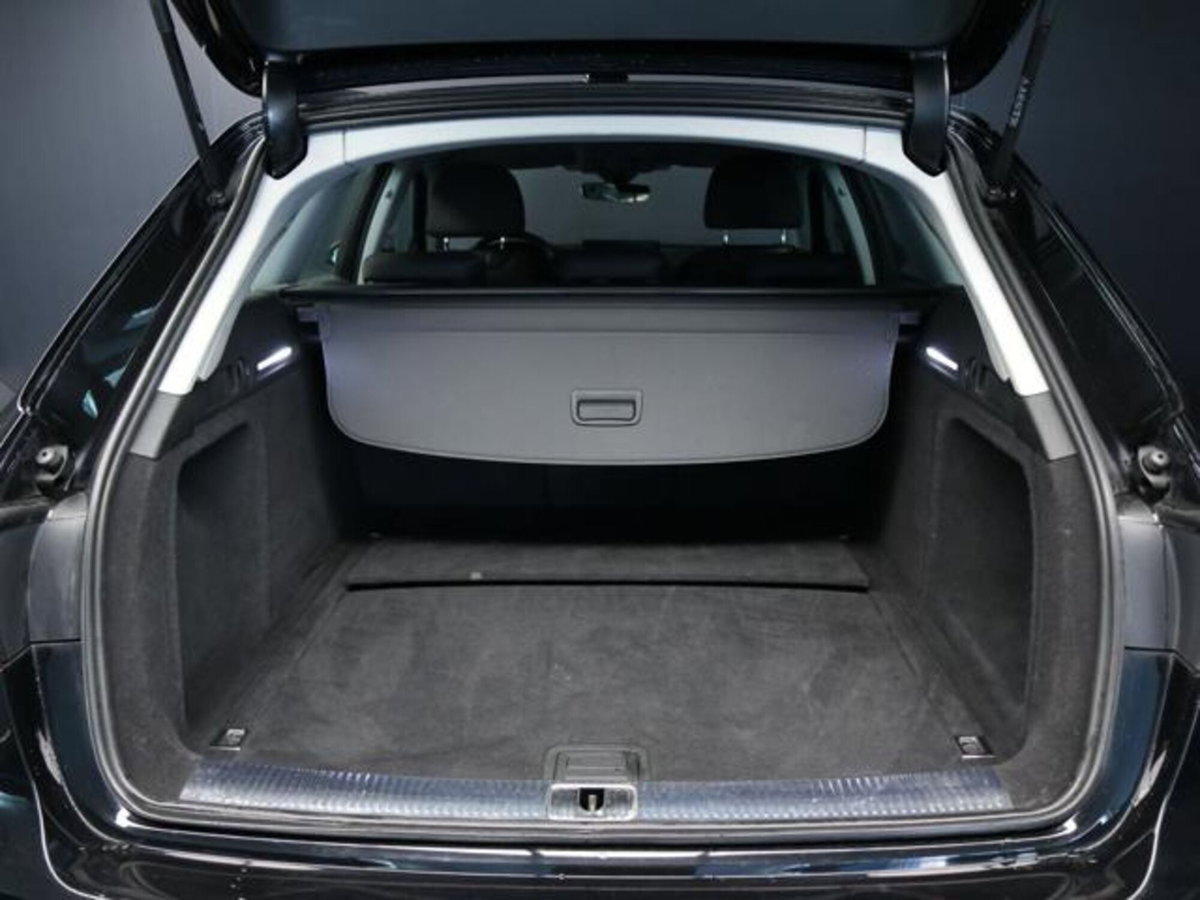 Audi A4 Avant 30 TDI/136 CV S tronic Business Advanced (8)