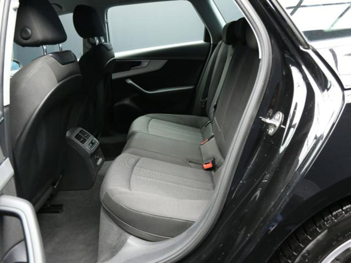 Audi A4 Avant 30 TDI/136 CV S tronic Business Advanced (9)