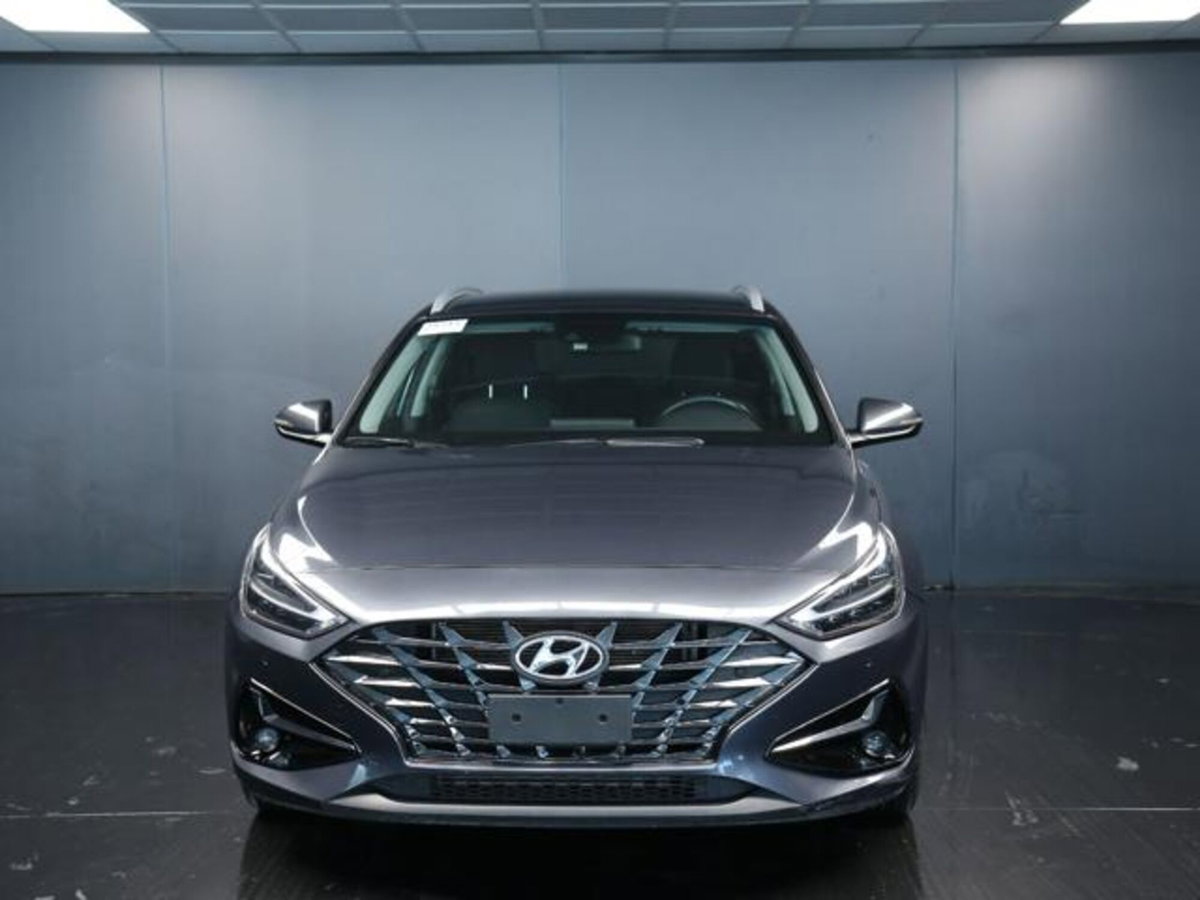 Hyundai i30 Fastback 1.0 T-GDI iMT 48V Prime (2)
