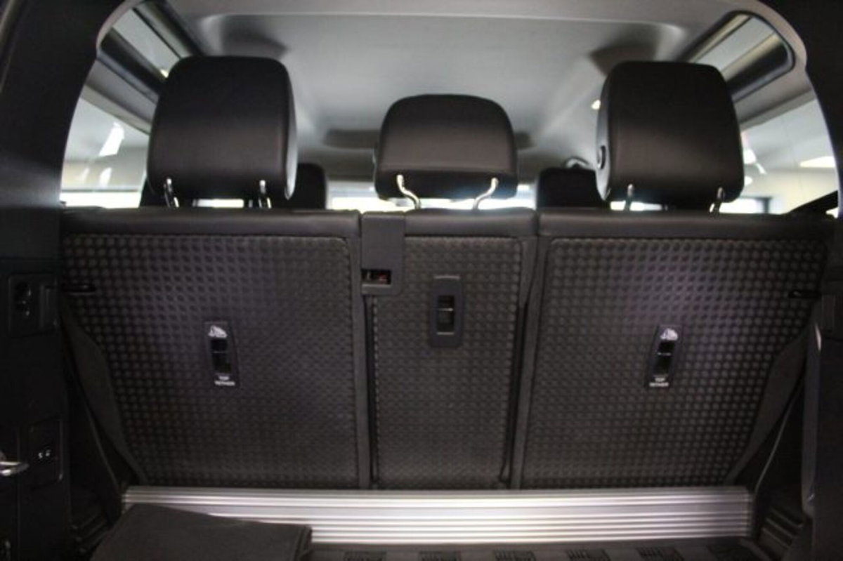 Land Rover Defender 90 3.0D I6 250 CV AWD Auto X-Dynamic S (18)