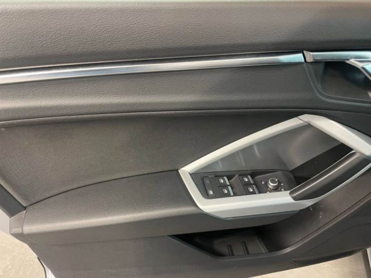 Audi Q3 2.0 TDI 150 CV quattro Business (10)