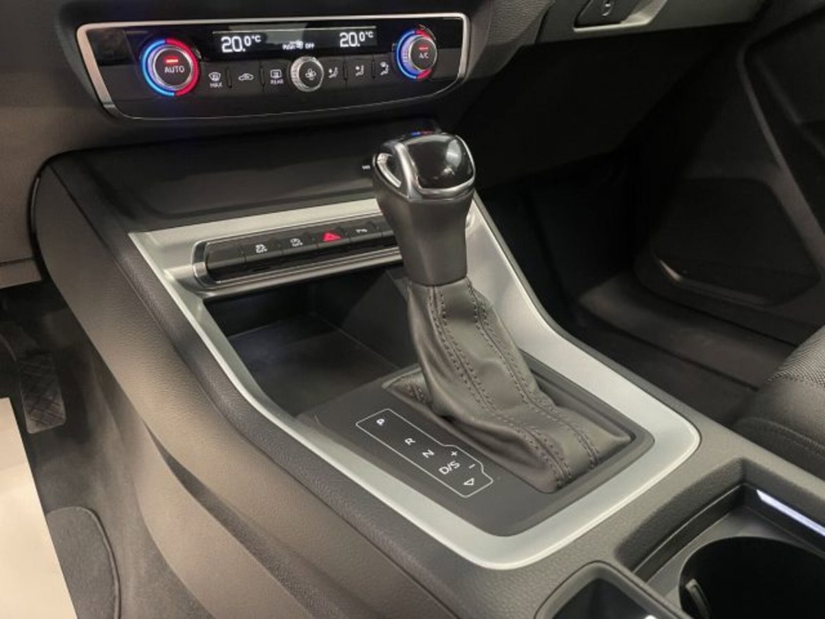 Audi Q3 2.0 TDI 150 CV quattro Business (2)