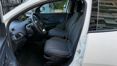 Lancia Ypsilon 1.0 FireFly 5 porte S&S Hybrid Ecochic A. Ferretti (13)