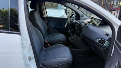 Lancia Ypsilon 1.0 FireFly 5 porte S&S Hybrid Ecochic A. Ferretti (17)