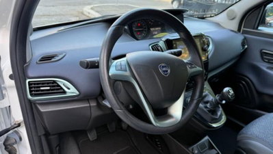 Lancia Ypsilon 1.0 FireFly 5 porte S&S Hybrid Ecochic A. Ferretti (20)
