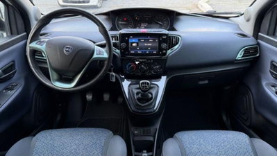 Lancia Ypsilon 1.0 FireFly 5 porte S&S Hybrid Ecochic A. Ferretti (4)