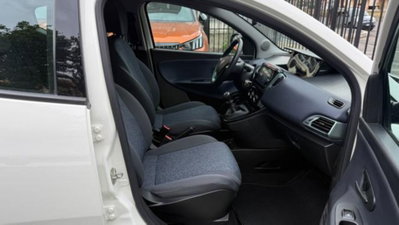 Lancia Ypsilon 1.0 FireFly 5 porte S&S Hybrid Gold Plus (17)