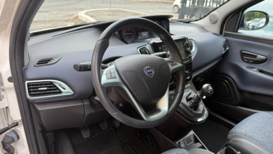 Lancia Ypsilon 1.0 FireFly 5 porte S&S Hybrid Gold Plus (19)