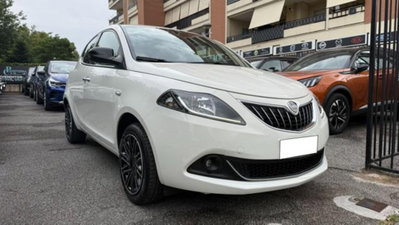 Lancia Ypsilon 1.0 FireFly 5 porte S&S Hybrid Gold Plus (2)