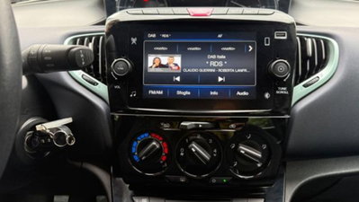 Lancia Ypsilon 1.0 FireFly 5 porte S&S Hybrid Gold Plus (8)