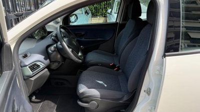 Lancia Ypsilon 1.0 FireFly 5 porte S&S Hybrid Ecochic A. Ferretti (13)