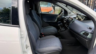 Lancia Ypsilon 1.0 FireFly 5 porte S&S Hybrid Ecochic A. Ferretti (17)