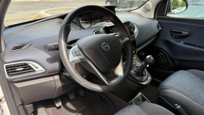 Lancia Ypsilon 1.0 FireFly 5 porte S&S Hybrid Ecochic A. Ferretti (20)