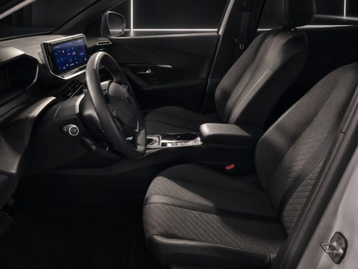 Peugeot 2008 PureTech 100 S&S Allure (6)