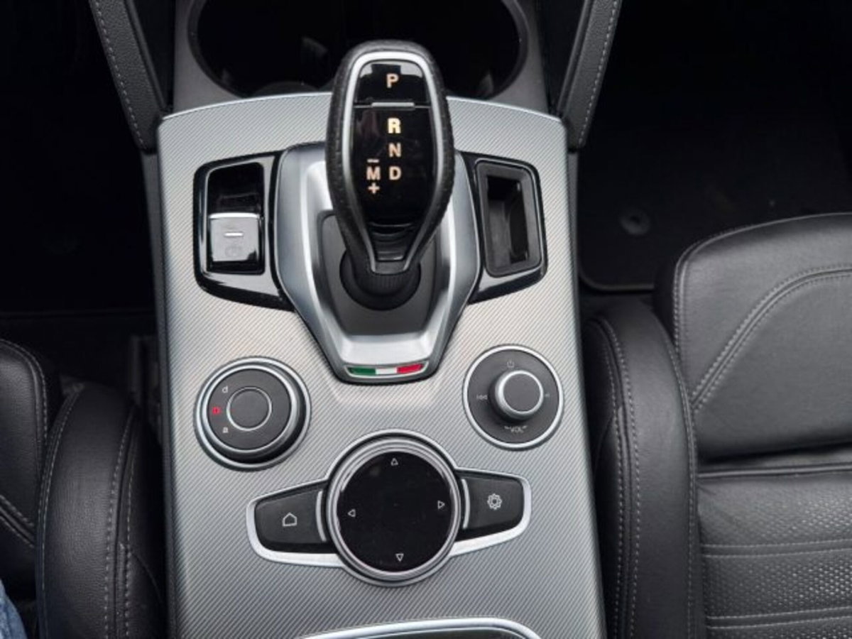 Alfa Romeo Stelvio Stelvio 2.2 Turbodiesel 210 CV AT8 Q4 Veloce Tì (18)