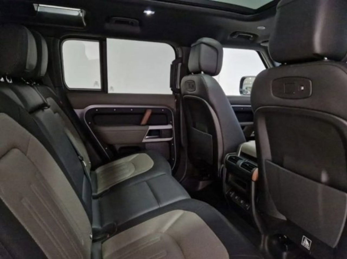 Land Rover Defender 110 3.0d i6 mhev X-Dynamic HSE awd 250cv auto (11)