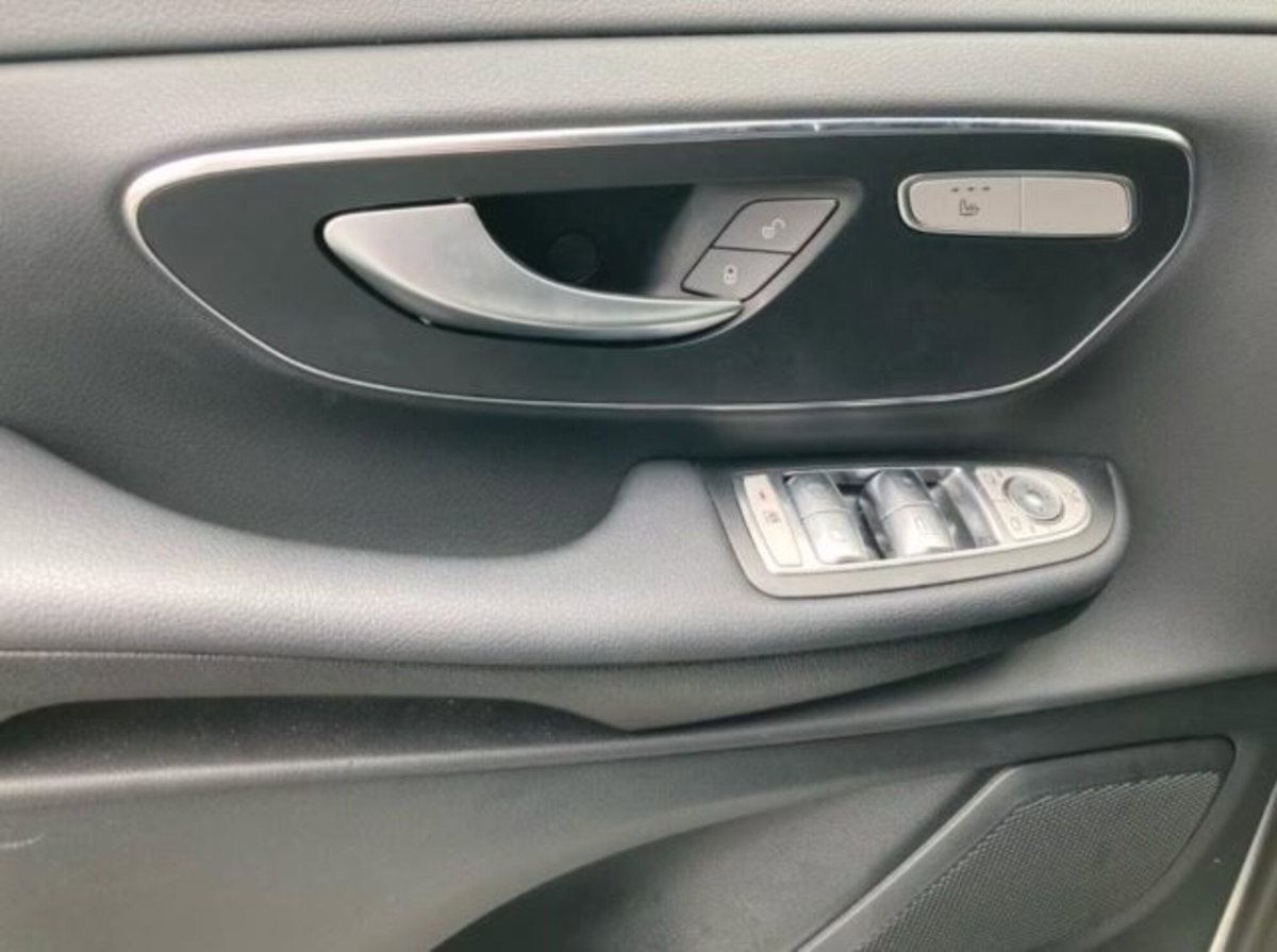 Mercedes-Benz Classe V Extralong 300 d Exclusive auto (8)