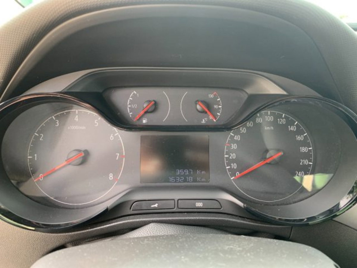 Opel Crossland X 1.2 12V Innovation (14)