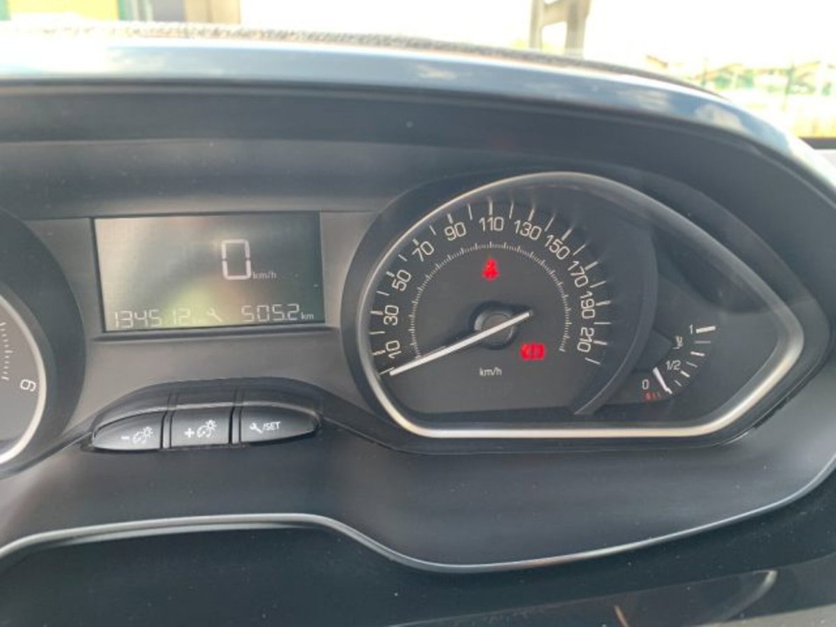 Peugeot 2008 100 Active (18)