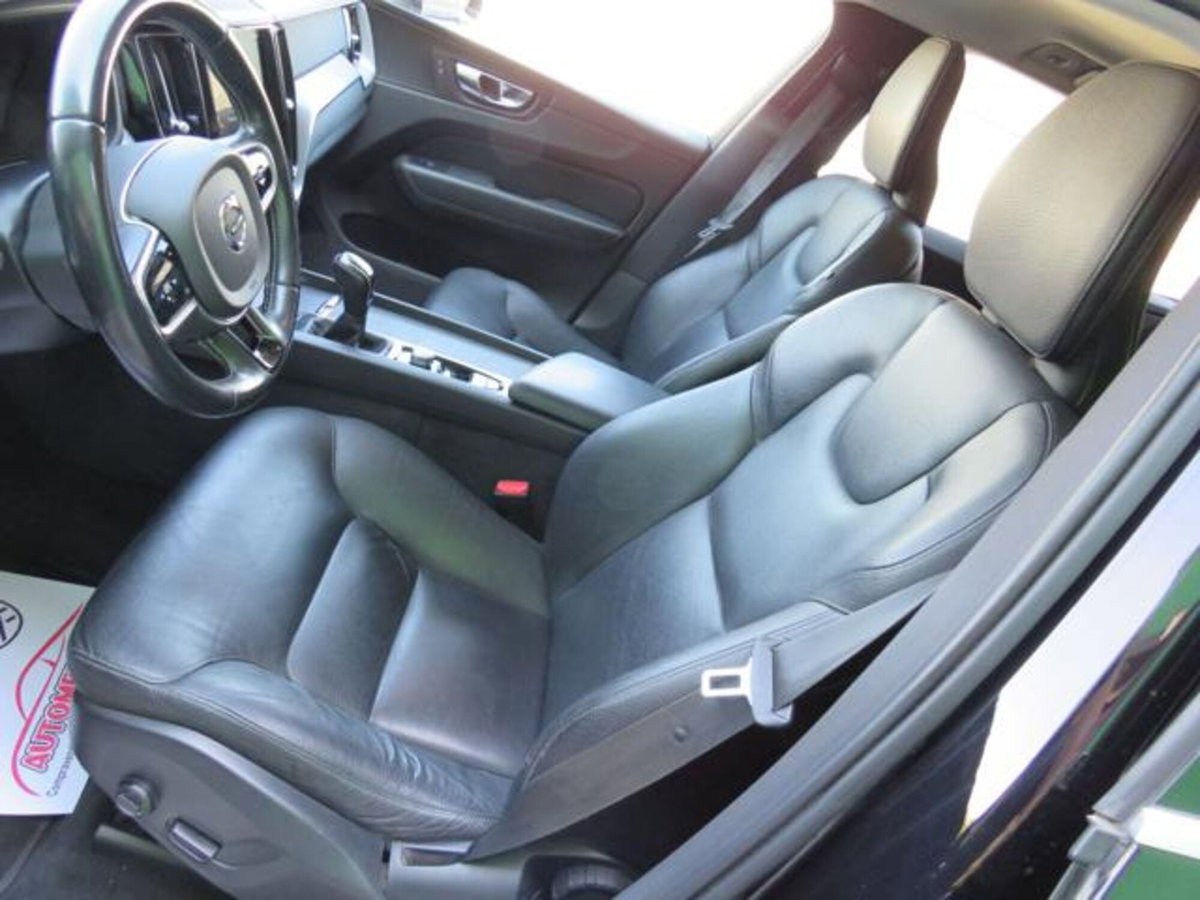Volvo XC60 D4 AWD Business (10)