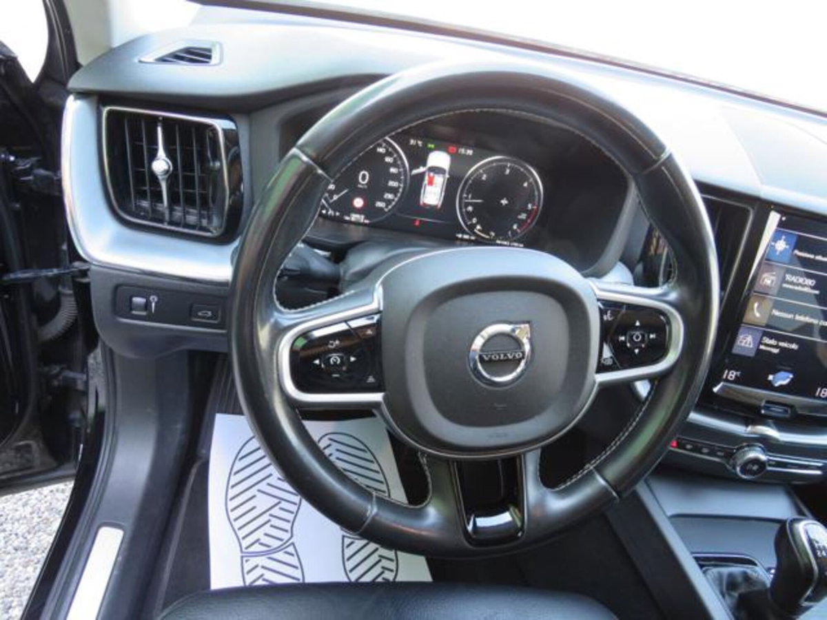 Volvo XC60 D4 AWD Business (11)