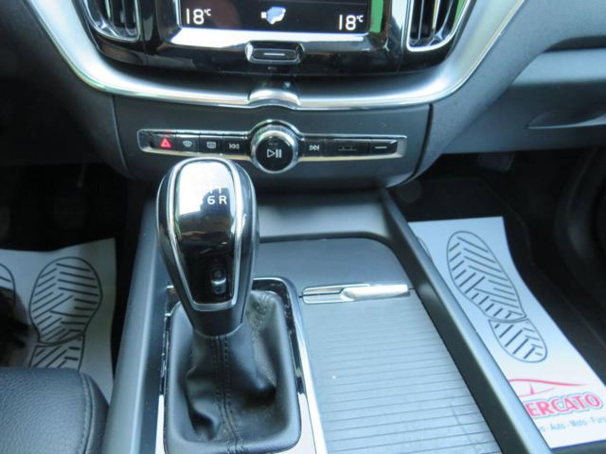 Volvo XC60 D4 AWD Business (15)